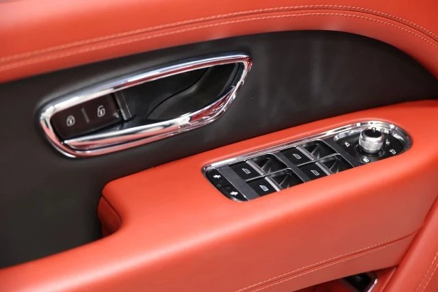 2022 Bentley Bentayga - Image 11 of 31