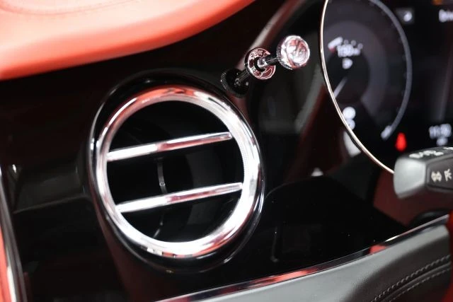 2022 Bentley Bentayga - Image 25 of 31