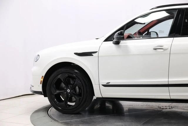 2022 Bentley Bentayga - Image 7 of 31