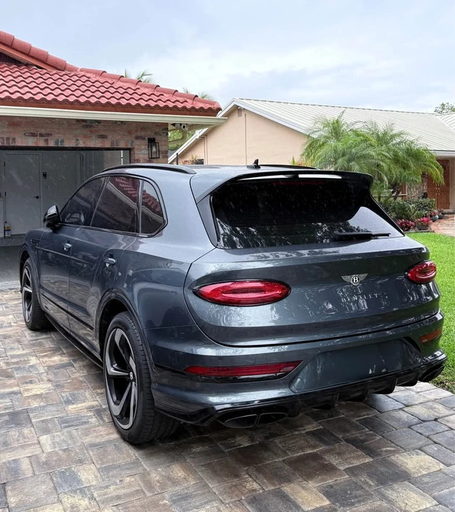 2022 Bentley Bentayga - Image 2 of 8