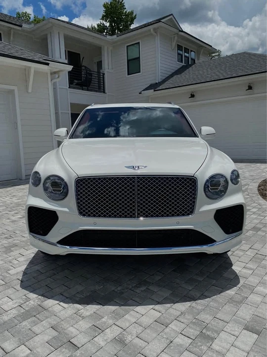2022 Bentley Bentayga - Image 2 of 18