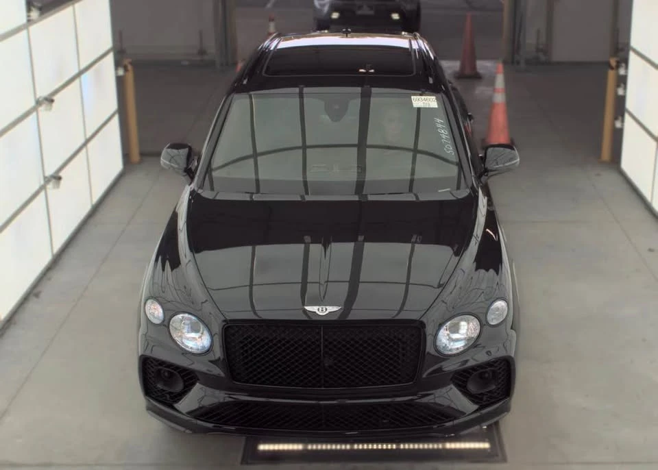 2022 Bentley Bentayga - Image 2 of 14