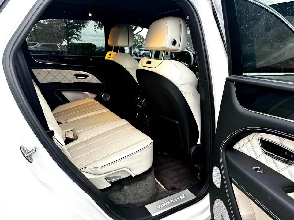 2022 Bentley Bentayga - Image 18 of 20