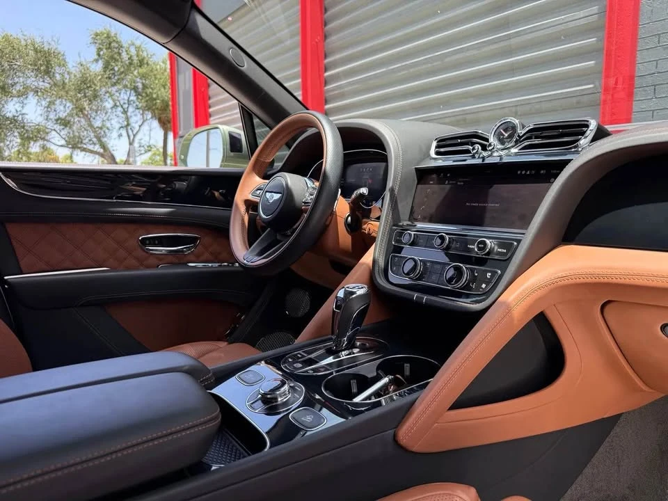 2022 Bentley Bentayga - Image 13 of 20