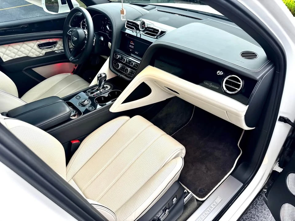 2022 Bentley Bentayga - Image 17 of 20