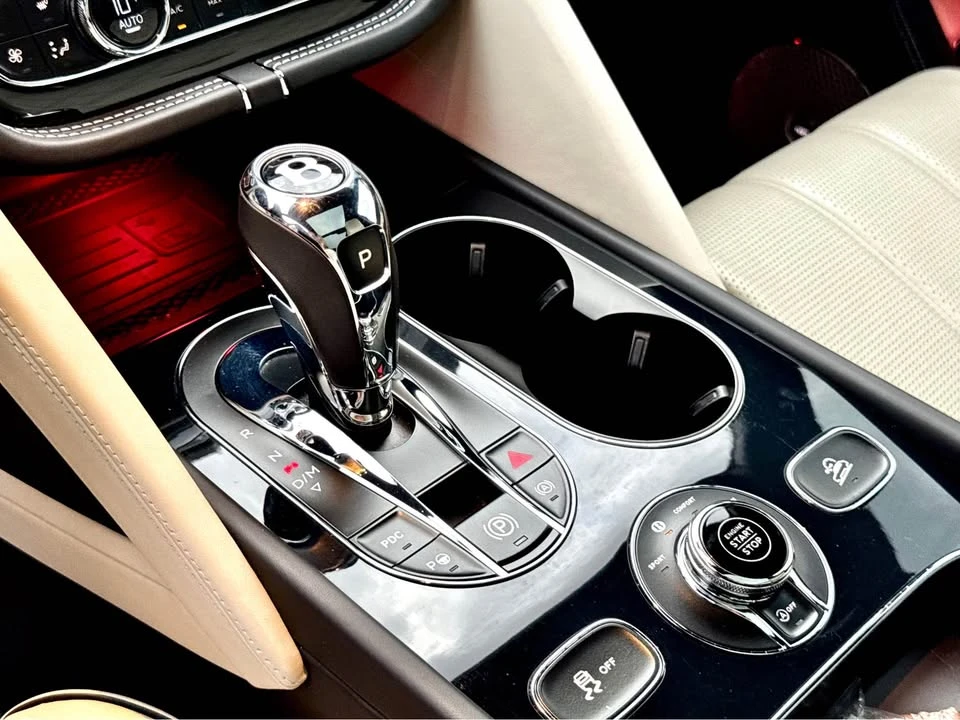 2022 Bentley Bentayga - Image 16 of 20