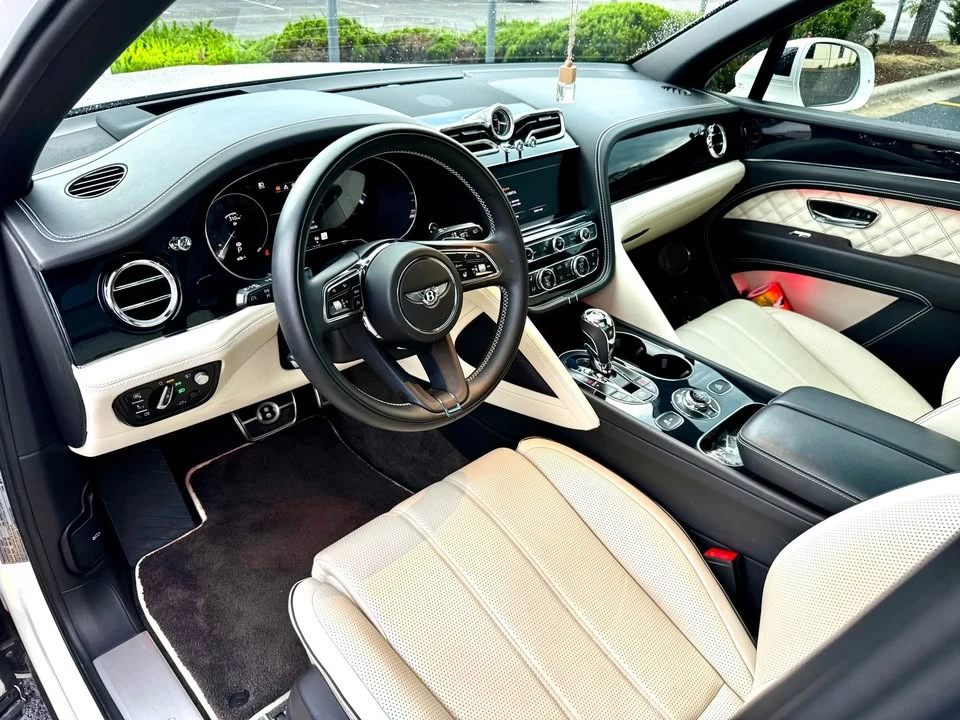 2022 Bentley Bentayga - Image 11 of 20