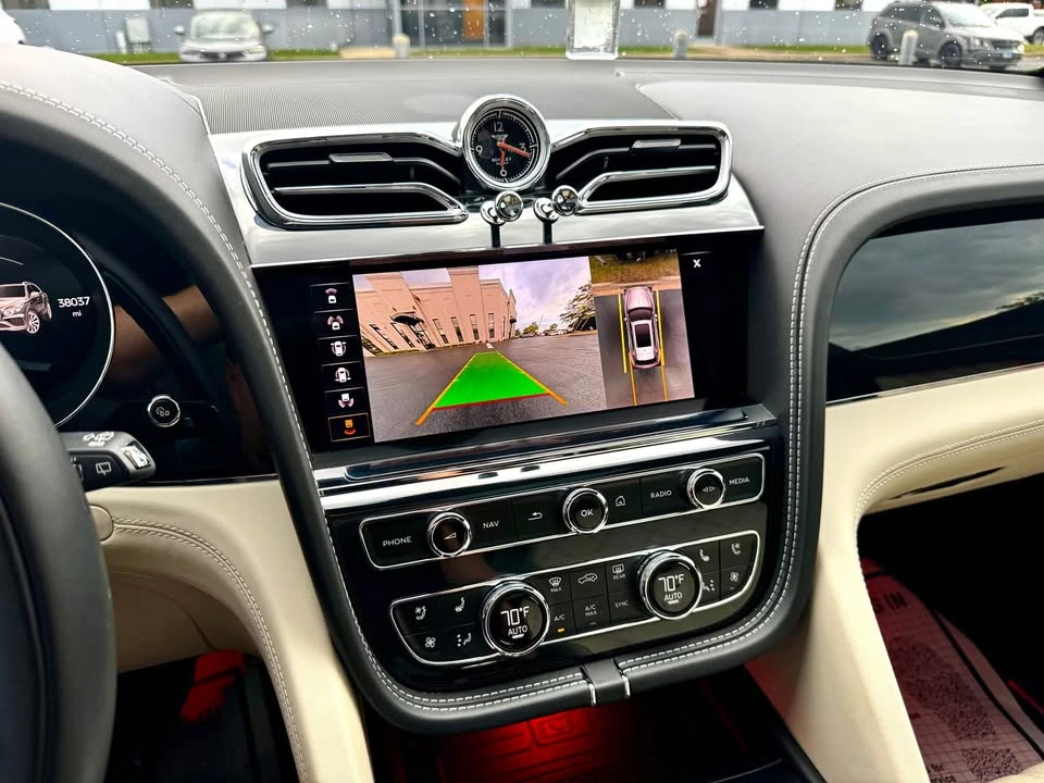 2022 Bentley Bentayga - Image 15 of 20