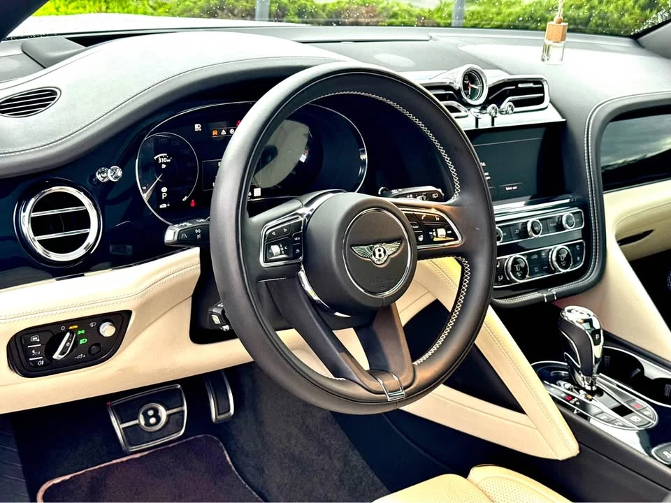 2022 Bentley Bentayga - Image 13 of 20