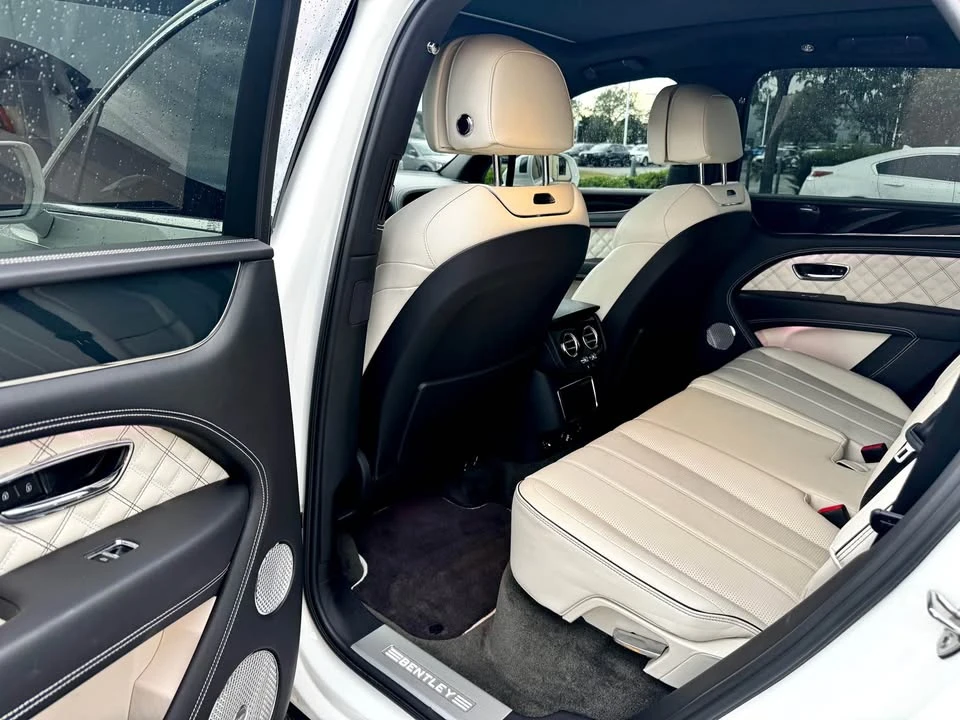 2022 Bentley Bentayga - Image 19 of 20