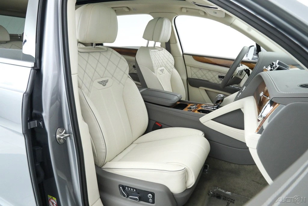 2022 Bentley Bentayga - Image 19 of 21