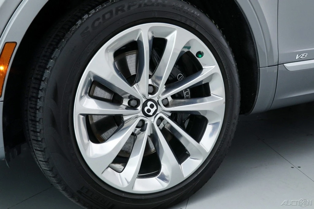 2022 Bentley Bentayga - Image 13 of 21