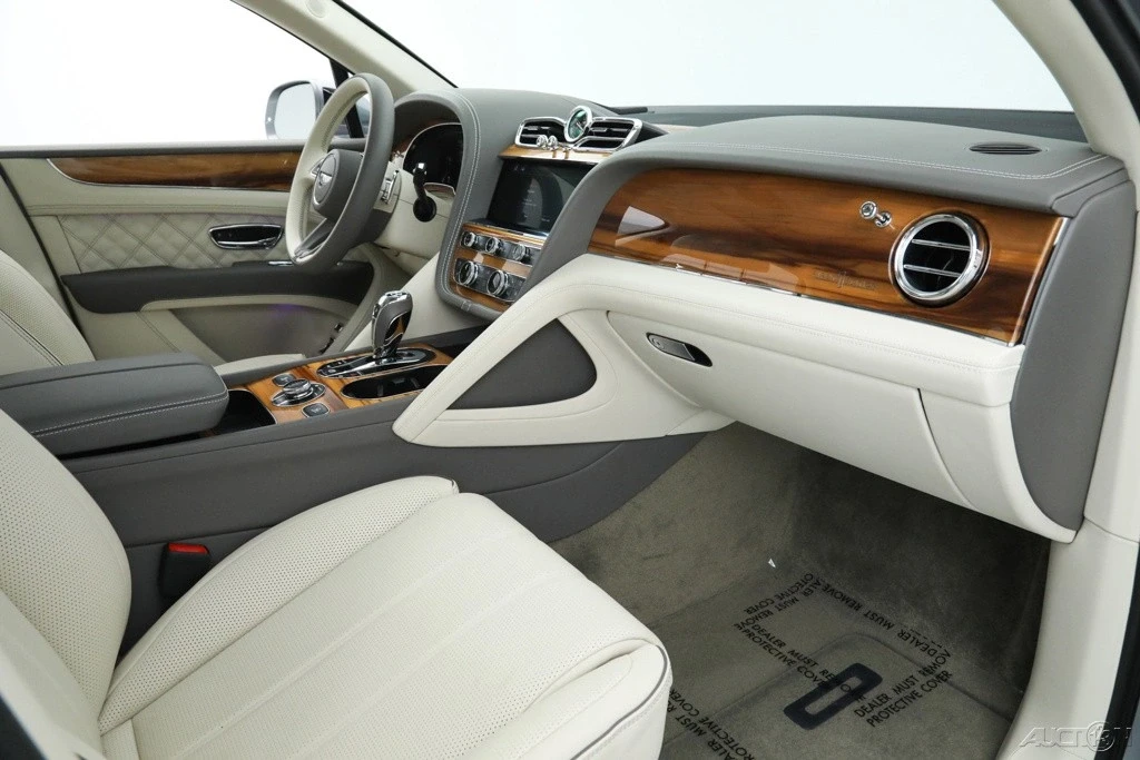 2022 Bentley Bentayga - Image 17 of 21