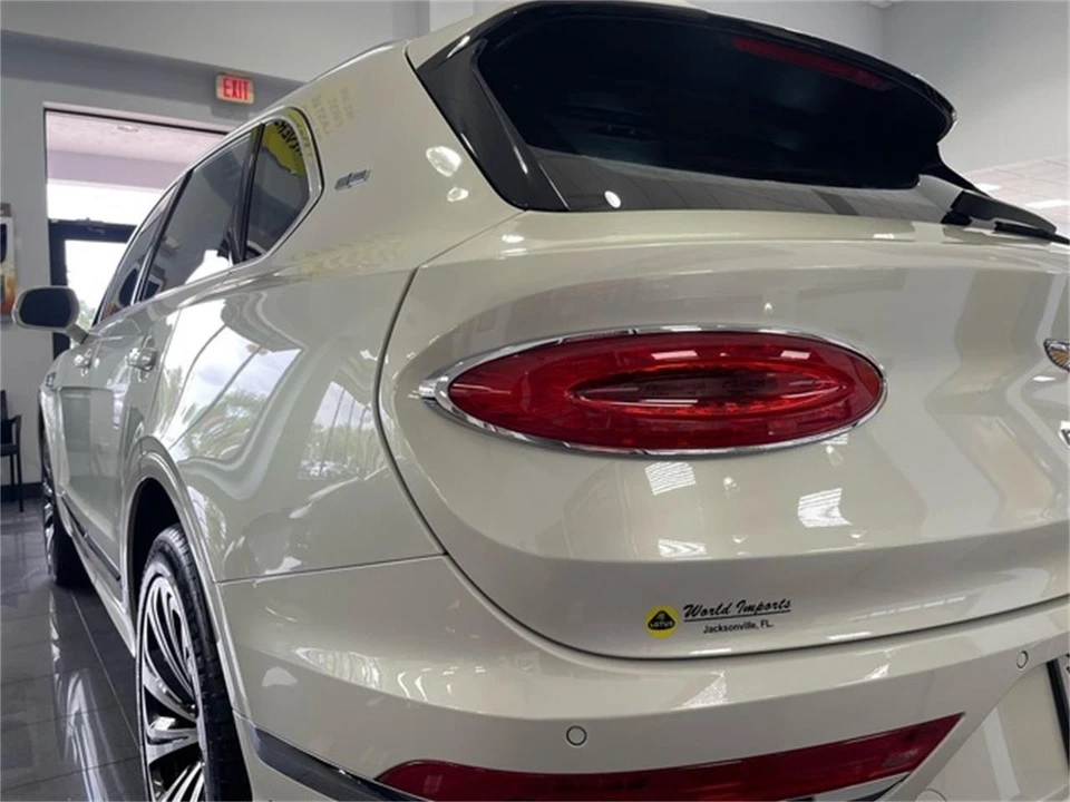 2022 Bentley Bentayga - Image 17 of 31