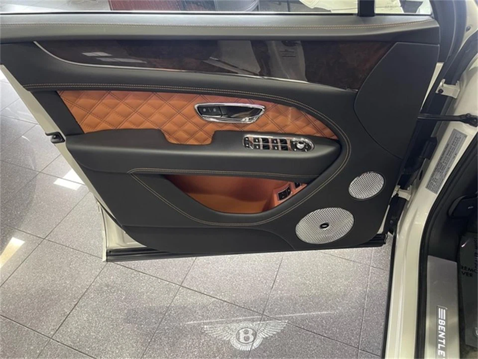 2022 Bentley Bentayga - Image 24 of 31