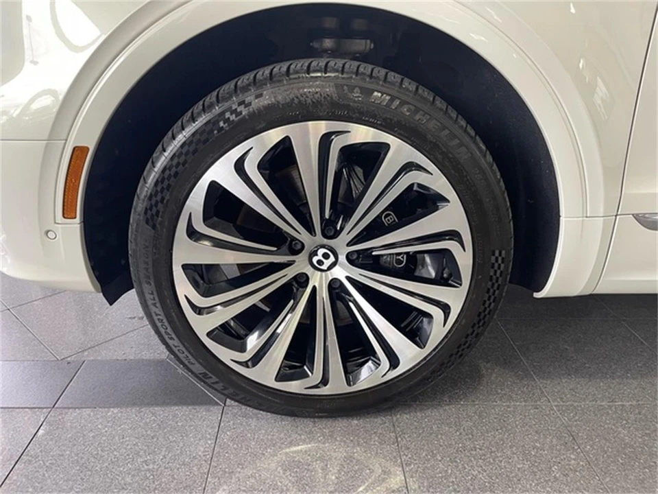 2022 Bentley Bentayga - Image 22 of 31