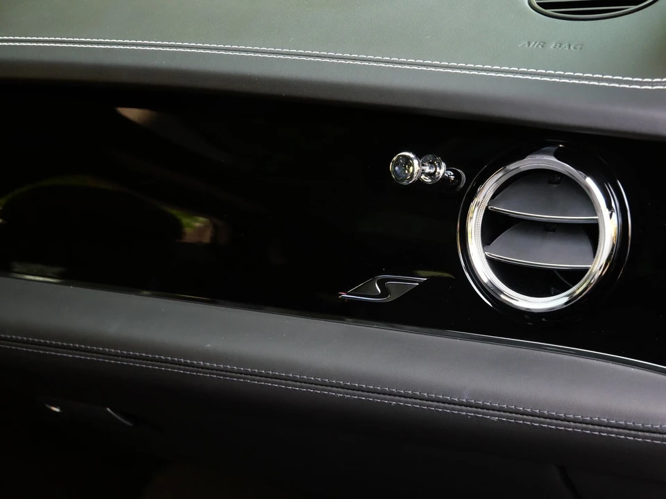 2022 Bentley Bentayga - Image 22 of 26