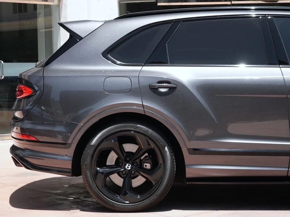 2022 Bentley Bentayga - Image 9 of 26