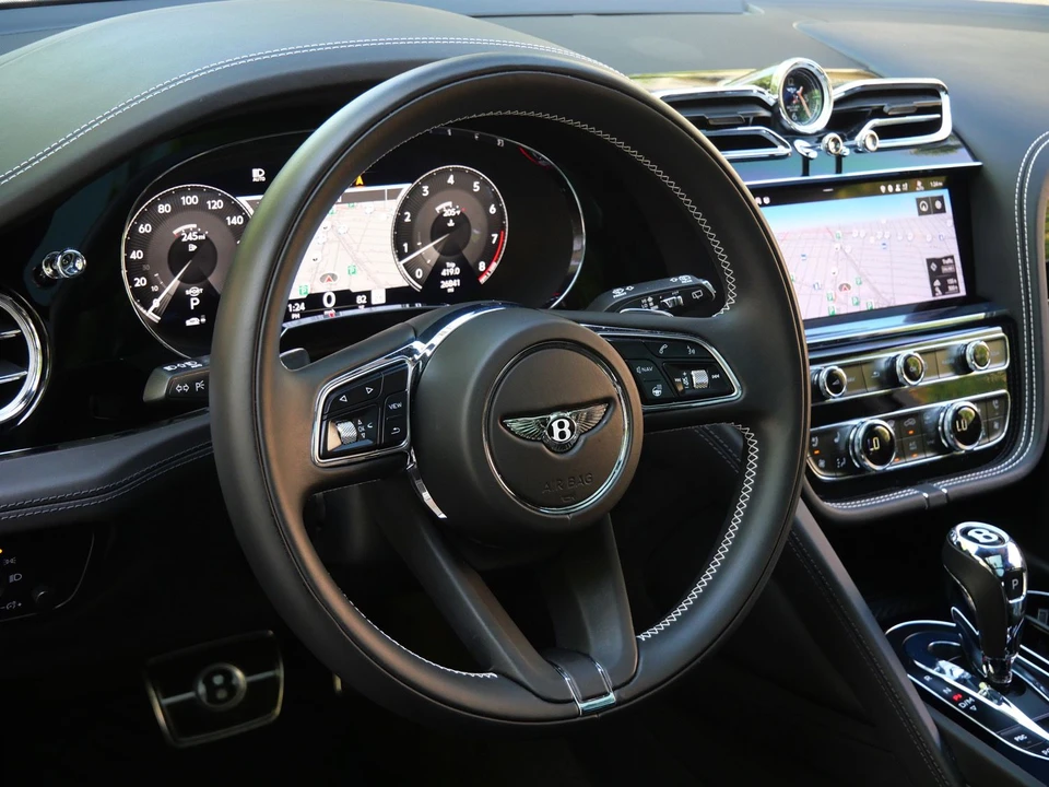 2022 Bentley Bentayga - Image 13 of 26