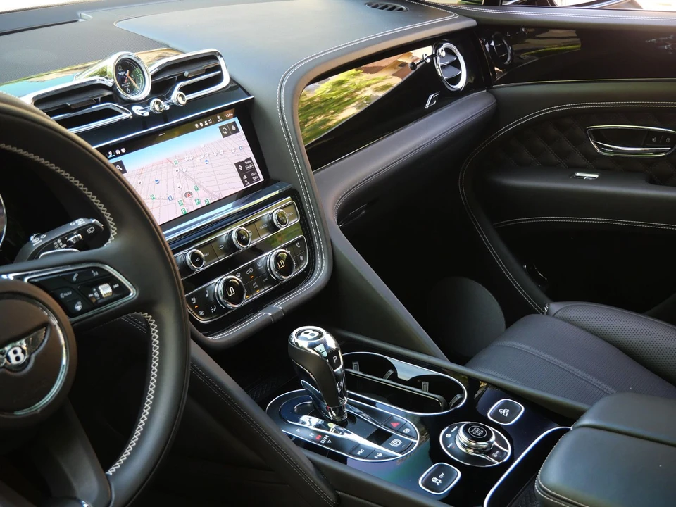 2022 Bentley Bentayga - Image 14 of 26