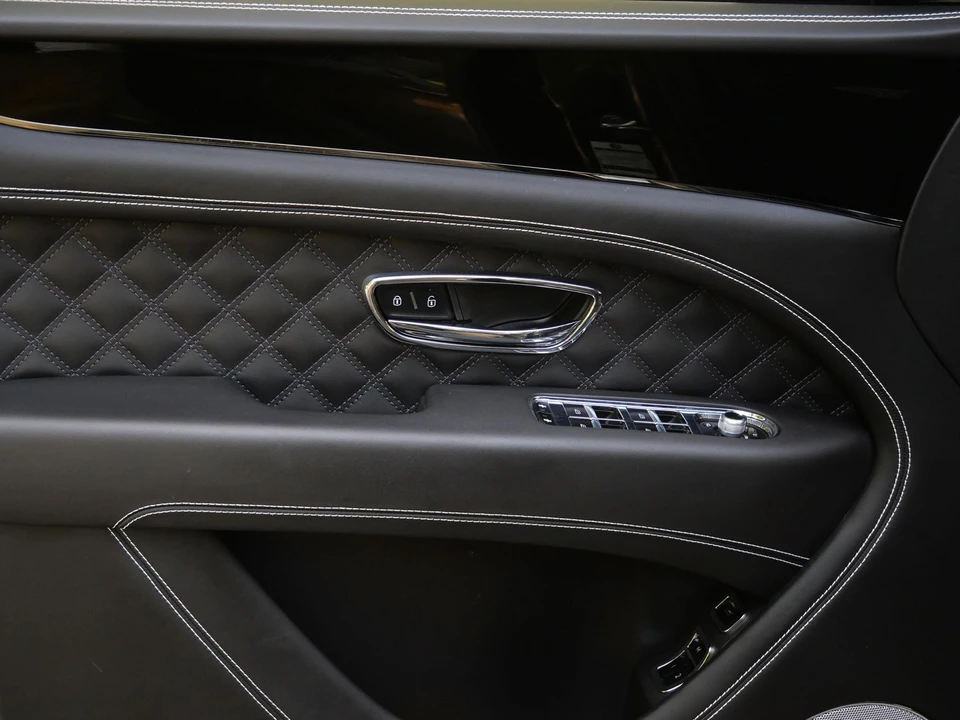 2022 Bentley Bentayga - Image 15 of 26