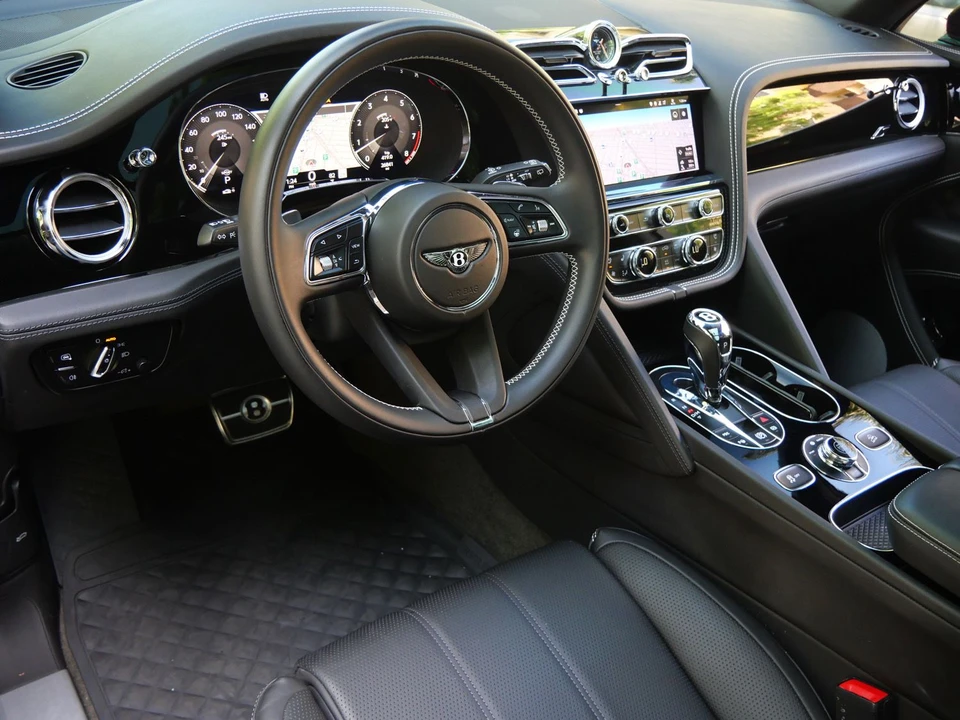 2022 Bentley Bentayga - Image 12 of 26