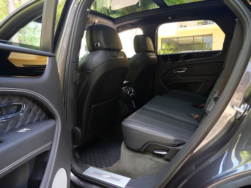 2022 Bentley Bentayga - Image 18 of 26