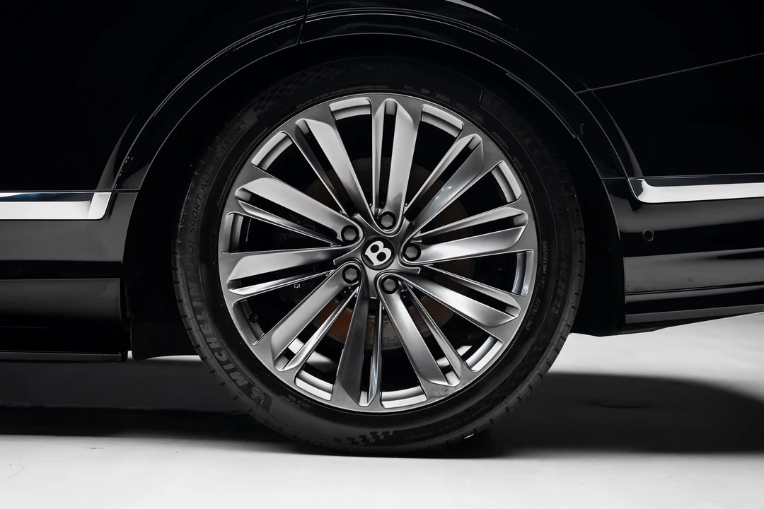 2022 Bentley Bentayga Speed - Image 21 of 31