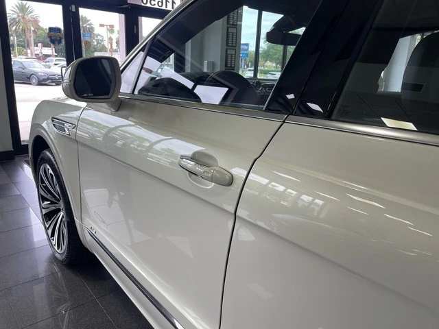 2022 Bentley Bentayga - Image 14 of 31