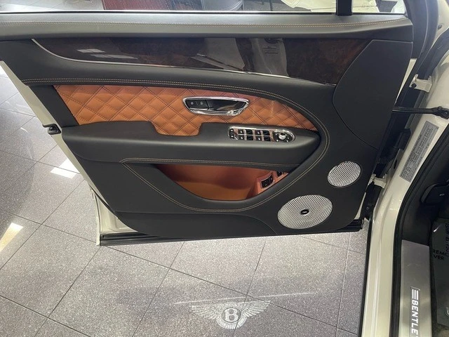 2022 Bentley Bentayga - Image 24 of 31
