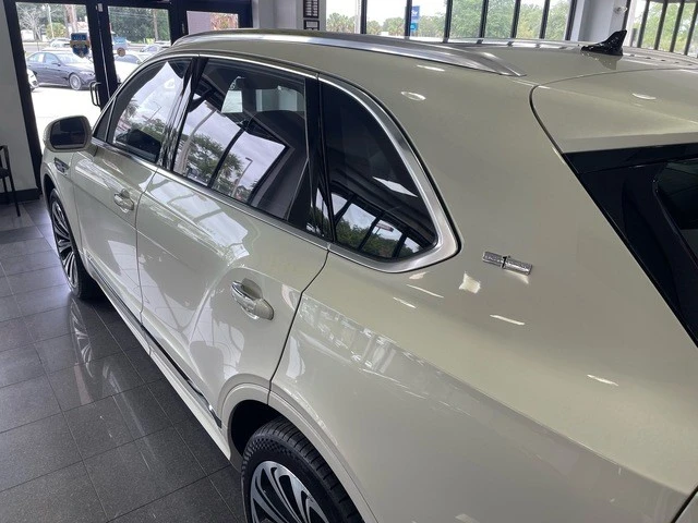 2022 Bentley Bentayga - Image 16 of 31