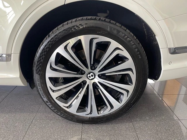 2022 Bentley Bentayga - Image 23 of 31