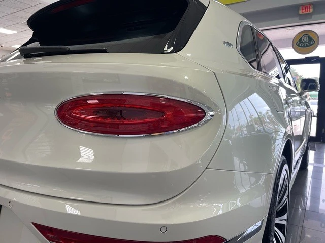 2022 Bentley Bentayga - Image 19 of 31