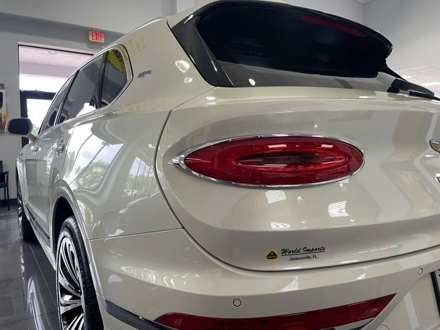 2022 Bentley Bentayga - Image 17 of 31
