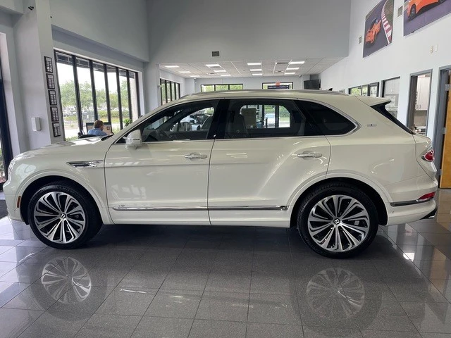 2022 Bentley Bentayga - Image 2 of 31