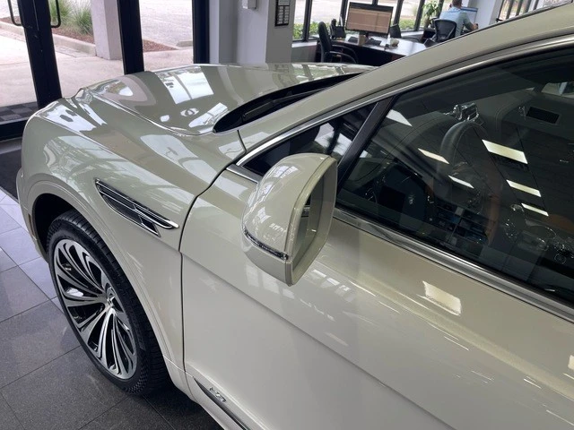 2022 Bentley Bentayga - Image 13 of 31