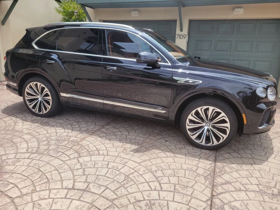 2022 Bentley Bentayga - Image 10 of 12