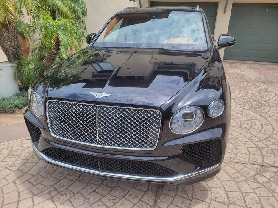 2022 Bentley Bentayga - Image 2 of 12