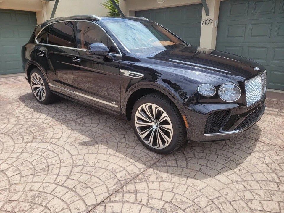 2022 Bentley Bentayga - Image 9 of 12