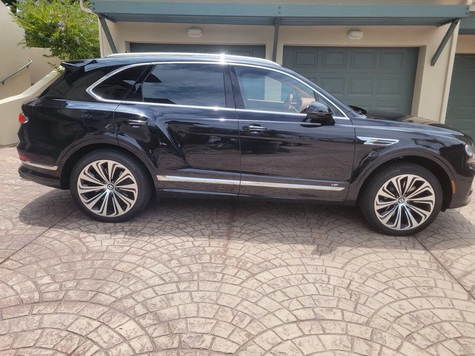 2022 Bentley Bentayga - Image 11 of 12