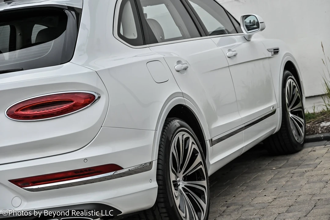 2022 Bentley Bentayga Mulliner - Image 9 of 21