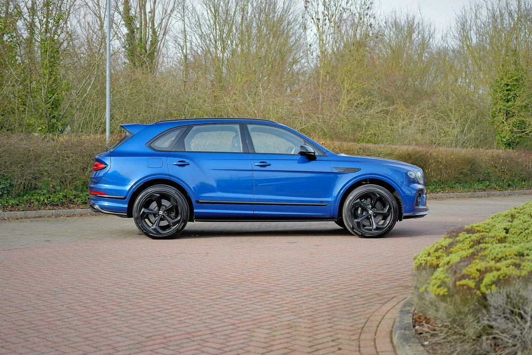 2022 Bentley Bentayga - Image 16 of 21