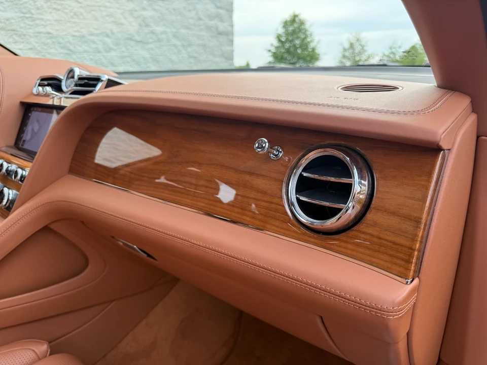 2022 Bentley Bentayga - Image 16 of 21
