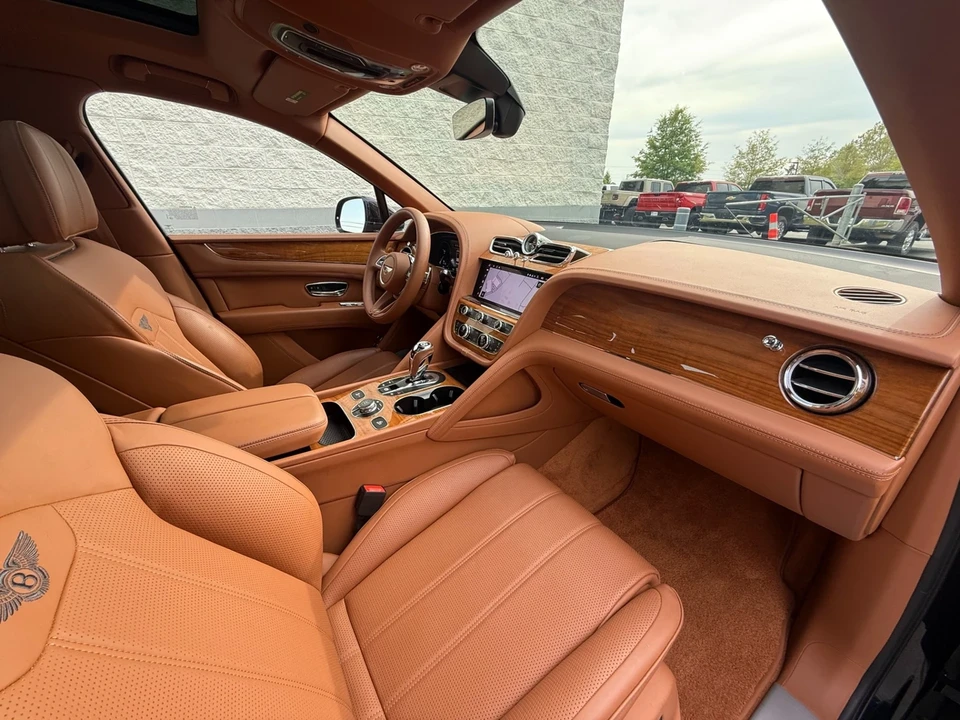 2022 Bentley Bentayga - Image 20 of 21