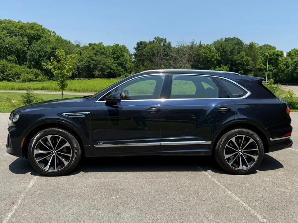 2022 Bentley Bentayga - Image 7 of 21