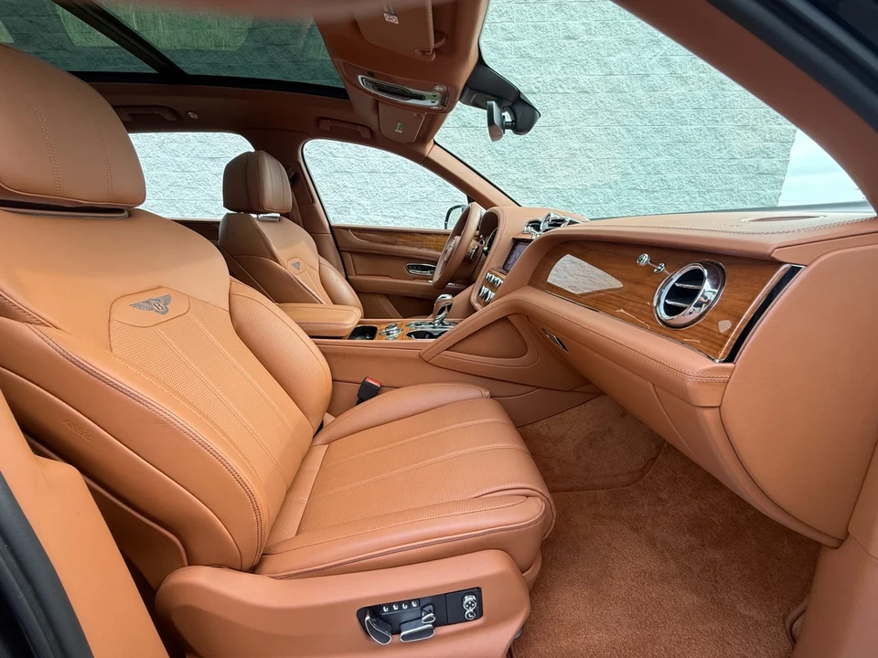 2022 Bentley Bentayga - Image 18 of 21