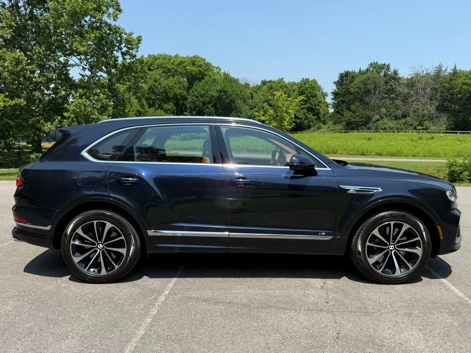 2022 Bentley Bentayga - Image 8 of 21