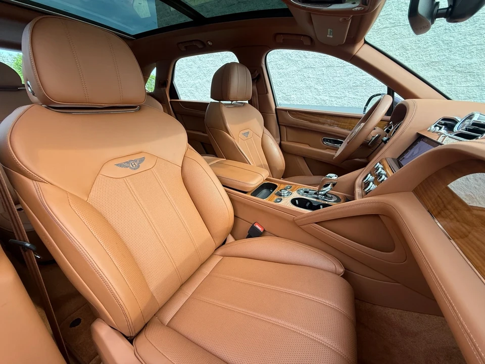 2022 Bentley Bentayga - Image 19 of 21