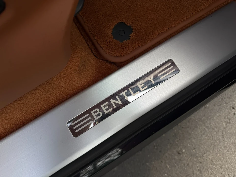 2022 Bentley Bentayga - Image 17 of 21