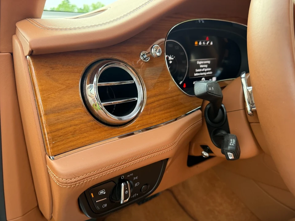 2022 Bentley Bentayga - Image 9 of 21